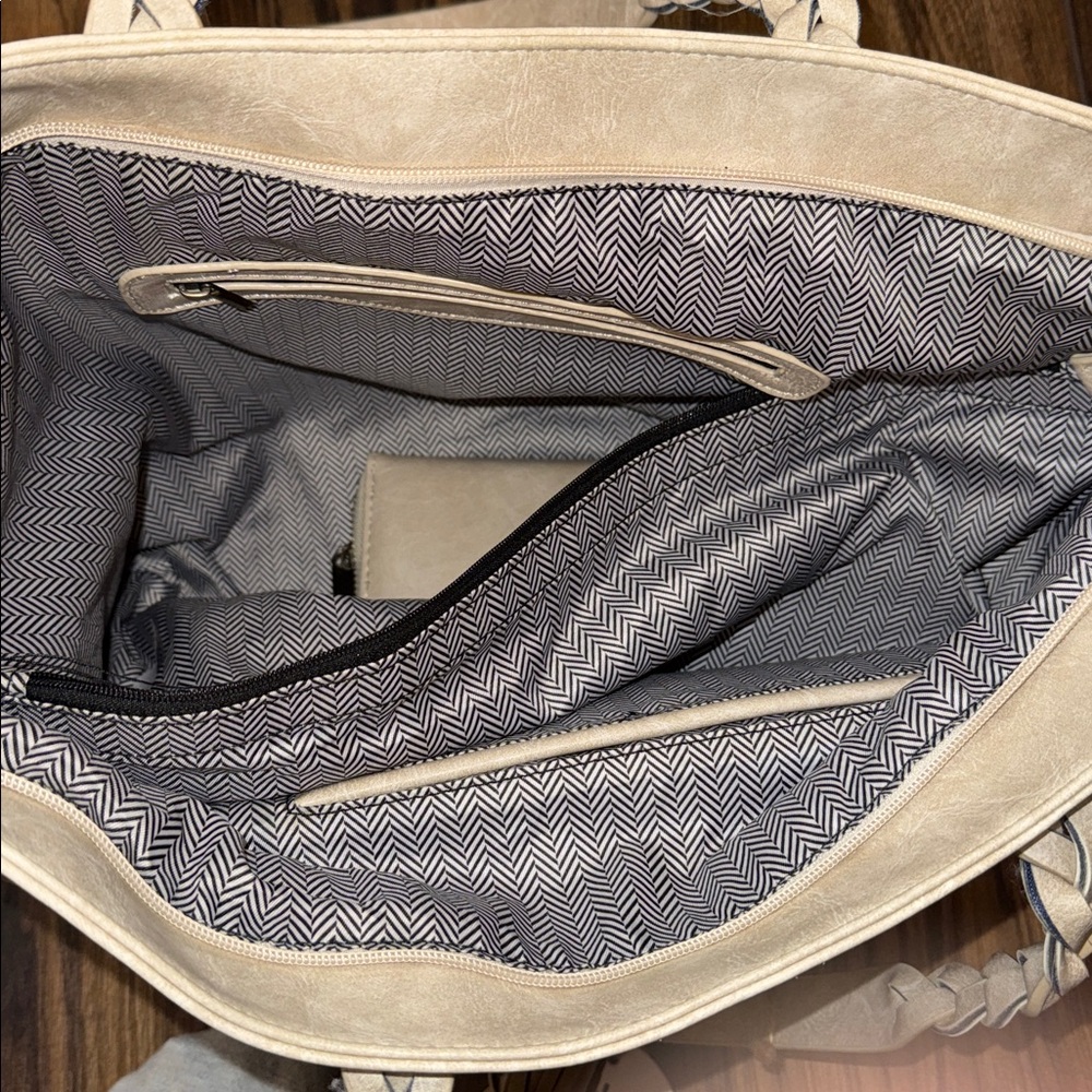 Purse With Matching Wallet - Picture 3 of 4